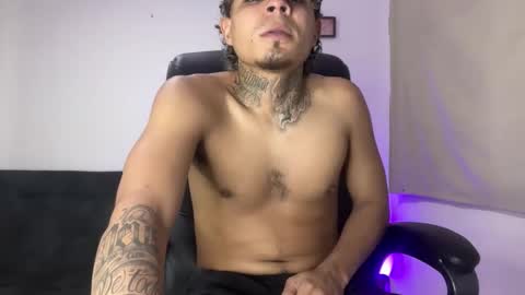 freyva_ online show from March 18, 2026, 7:33 am