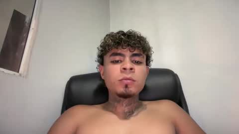 freyva_ online show from April 25, 2026, 11:35 pm