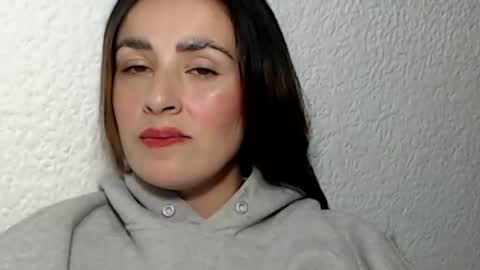 Snapshot of frida__x chatting on June 11, 2026, 2:33 am Frida online show from June 11, 2026, 2:33 am