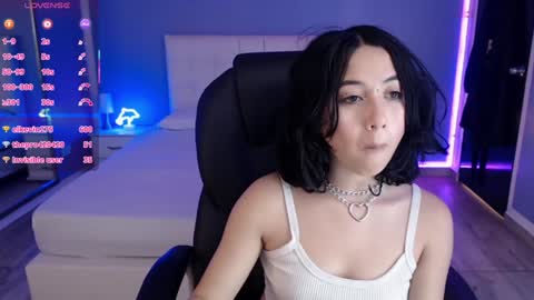 frida_lassi_ online show from January 22, 2025, 6:10 pm