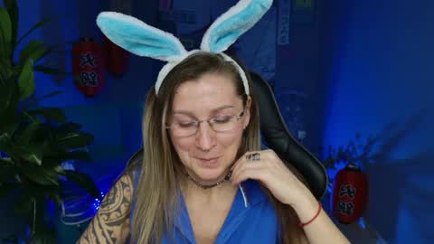 Snapshot of fridatander chatting on December 31, 2024, 4:25 pm Frida Tander online show from December 31, 2024, 4:25 pm