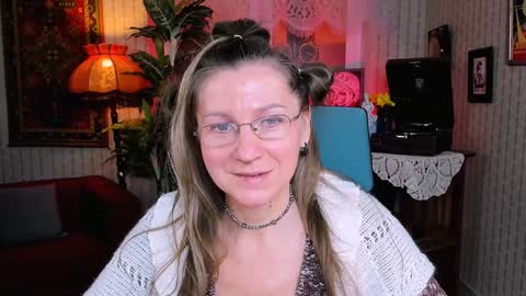 Snapshot of fridatander chatting on January 31, 2025, 9:27 am Frida Tander online show from January 31, 2025, 9:27 am