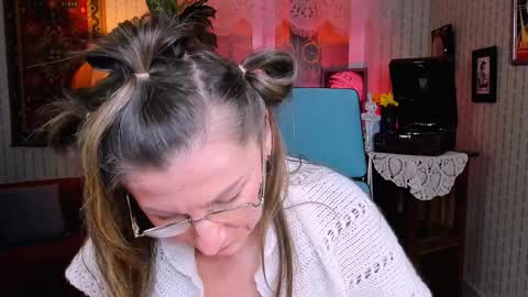 Snapshot of fridatander chatting on January 31, 2025, 12:29 pm Frida Tander online show from January 31, 2025, 12:29 pm