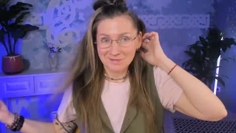 Snapshot of fridatander chatting on February 7, 2025, 2:37 pm Frida Tander online show from February 7, 2025, 2:37 pm