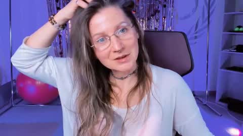 Snapshot of fridatander chatting on February 17, 2025, 12:05 pm Frida Tander online show from February 17, 2025, 12:05 pm