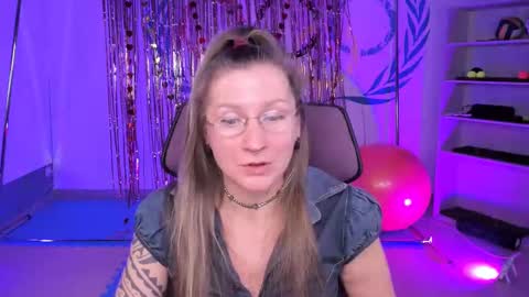 Snapshot of fridatander chatting on February 20, 2025, 12:15 pm Frida Tander online show from February 20, 2025, 12:15 pm