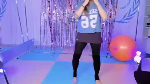 Snapshot of fridatander chatting on March 1, 2025, 12:23 pm Frida Tander online show from March 1, 2025, 12:23 pm