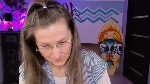 Snapshot of fridatander chatting on March 3, 2025, 9:11 am Frida Tander online show from March 3, 2025, 9:11 am