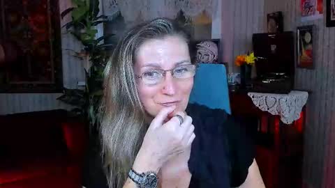 Snapshot of fridatander chatting on September 14, 2025, 1:10 pm Frida Tander online show from September 14, 2025, 1:10 pm