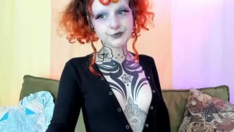 Snapshot of friskyflowers chatting on April 22, 2026, 9:38 pm cherry online show from April 22, 2026, 9:38 pm