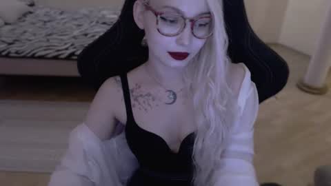 Snapshot of fromsun_forsoul chatting on July 8, 2026, 5:17 pm Lilith online show from July 8, 2026, 5:17 pm