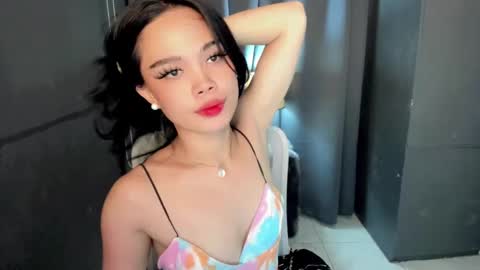 Snapshot of fuchsia_love chatting on December 13, 2024, 9:35 am HI IM RONA DONT FORGET GIVE ME THUMBS UP AND JOIN TO MY FANCLUB online show from December 13, 2024, 9:35 am