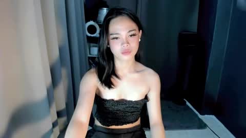 Snapshot of fuchsia_love chatting on December 23, 2024, 7:52 pm HI IM RONA DONT FORGET GIVE ME THUMBS UP AND JOIN TO MY FANCLUB online show from December 23, 2024, 7:52 pm