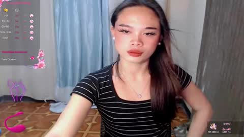 Snapshot of fuchsia_love chatting on October 4, 2025, 4:27 pm HI IM RONA DONT FORGET GIVE ME THUMBS UP AND JOIN TO MY FANCLUB online show from October 4, 2025, 4:27 pm