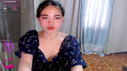 Snapshot of fuchsia_love chatting on October 22, 2025, 1:28 am HI IM RONA DONT FORGET GIVE ME THUMBS UP AND JOIN TO MY FANCLUB online show from October 22, 2025, 1:28 am