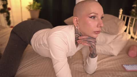 Eva         all my links   online show from January 25, 2025, 11:13 am