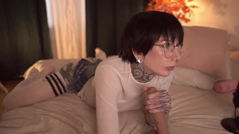 Eva         all my links   online show from October 19, 2025, 1:01 pm