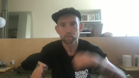 Snapshot of fugazixx chatting on June 19, 2026, 9:46 am fugazixx online show from June 19, 2026, 9:46 am