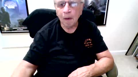 Snapshot of funclemike chatting on October 6, 2025, 3:04 am funclemike online show from October 6, 2025, 3:04 am