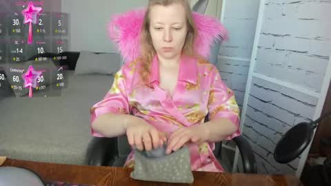 Snapshot of funny_bunny4 chatting on February 16, 2025, 12:43 pm funny_bunny4 online show from February 16, 2025, 12:43 pm