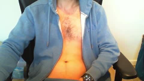 Snapshot of funnyeucouple chatting on October 5, 2025, 7:17 am YWhiteNiceMan online show from October 5, 2025, 7:17 am