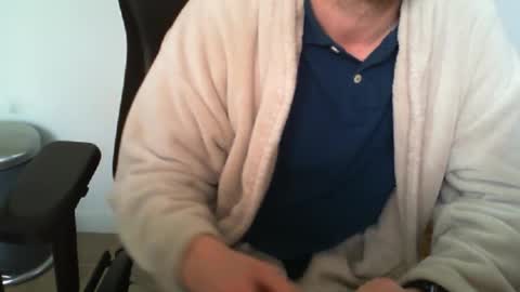 Snapshot of funnyeucouple chatting on May 12, 2026, 10:34 am YWhiteNiceMan online show from May 12, 2026, 10:34 am
