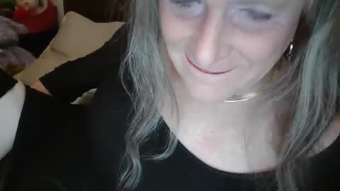 Jessie Love online show from February 2, 2025, 9:51 am