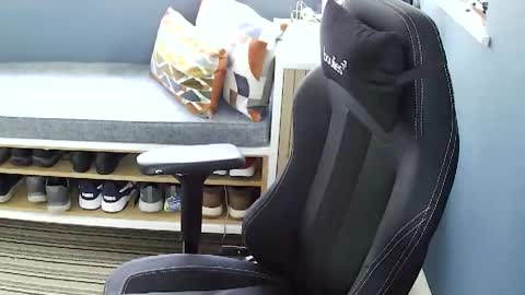 Furry online show from April 29, 2026, 1:37 pm