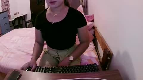 Snapshot of future_bride chatting on December 17, 2025, 6:41 am future_bride online show from December 17, 2025, 6:41 am