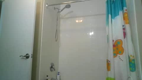 fuzzypeaches87 online show from December 3, 2025, 6:28 pm