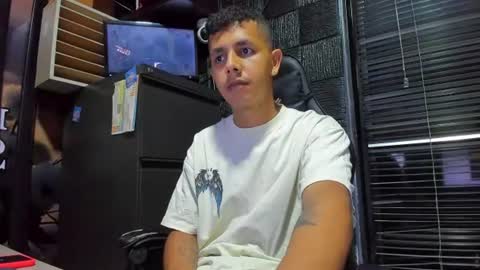 Snapshot of g_lincoln chatting on July 4, 2026, 12:50 am g_lincoln online show from July 4, 2026, 12:50 am