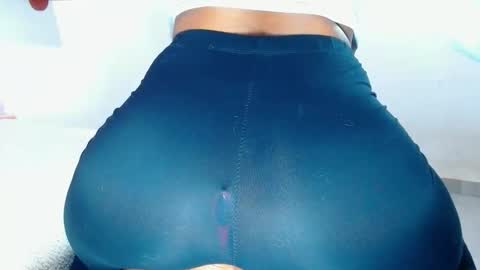 gabi_jhons_23 online show from April 26, 2026, 12:58 pm