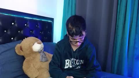 gabriel_x18 online show from February 15, 2026, 5:04 am