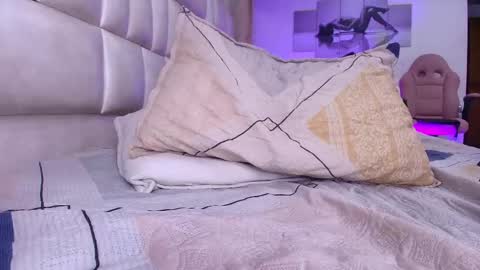 gabriela online show from September 24, 2025, 8:12 pm