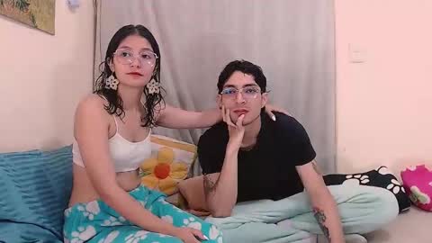Snapshot of gaia_16 chatting on February 16, 2026, 8:05 pm Gaia y Clayde online show from February 16, 2026, 8:05 pm