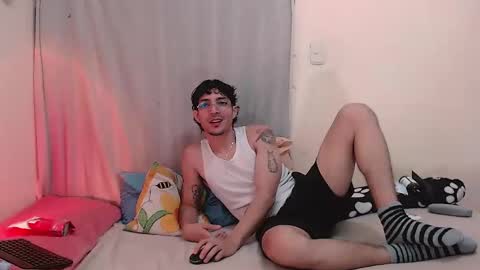 Snapshot of gaia_16 chatting on February 17, 2026, 8:15 pm Gaia y Clayde online show from February 17, 2026, 8:15 pm