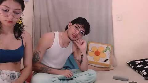 Snapshot of gaia_16 chatting on February 19, 2026, 5:53 pm Gaia y Clayde online show from February 19, 2026, 5:53 pm