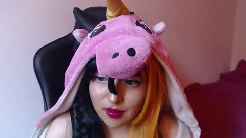 Kate 3 online show from October 24, 2025, 7:43 pm