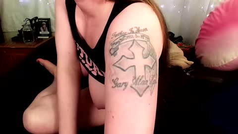 Snapshot of gamergirlroxy chatting on April 25, 2026, 8:06 pm GamerGirlRoxy online show from April 25, 2026, 8:06 pm