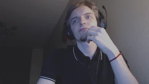 Snapshot of gasturfahe chatting on December 21, 2024, 2:09 am gasturfahe online show from December 21, 2024, 2:09 am