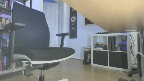 Snapshot of gaymer_play chatting on February 24, 2025, 3:53 pm gaymer_play online show from February 24, 2025, 3:53 pm