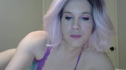 Snapshot of gbeaumont chatting on October 28, 2025, 4:42 pm Gwendolyn Beaumont online show from October 28, 2025, 4:42 pm