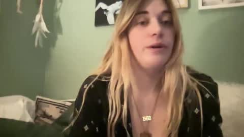 gemmyrosee online show from March 9, 2025, 7:23 am