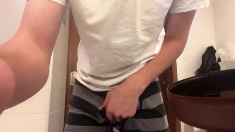 gen_z_boy online show from December 3, 2025, 6:39 pm