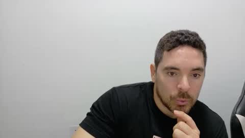 genesis_wb online show from November 5, 2025, 10:32 pm