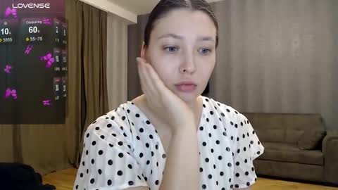 Snapshot of genev__ievee chatting on June 7, 2026, 5:06 pm genev__ievee online show from June 7, 2026, 5:06 pm