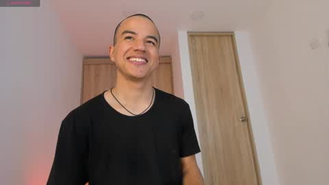 Snapshot of george_cams1 chatting on April 30, 2026, 1:45 am Jorge online show from April 30, 2026, 1:45 am
