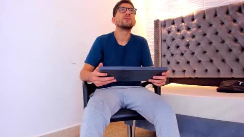 george online show from March 18, 2026, 5:21 am