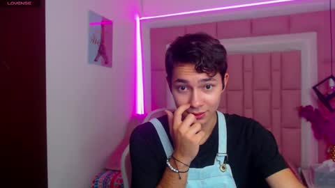 Snapshot of georgesmith_1 chatting on December 9, 2024, 4:12 am GEORGE online show from December 9, 2024, 4:12 am