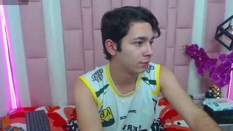 Snapshot of georgesmith_1 chatting on December 17, 2024, 6:56 am GEORGE online show from December 17, 2024, 6:56 am